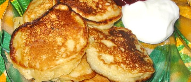 Оладьи на кефире с яблоками