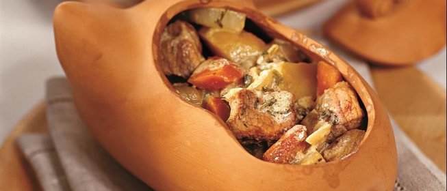 Свинина в горшочке с овощами
