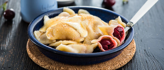 Заварные вареники с вишней