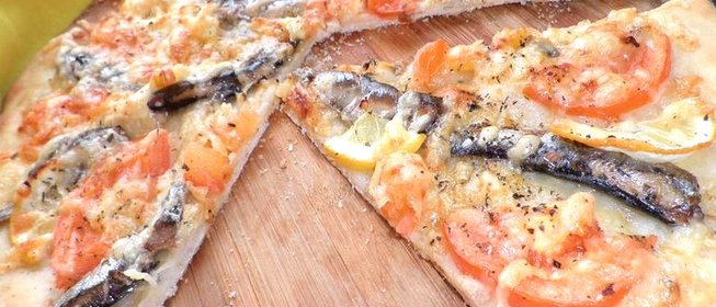 Пицца со шпротами