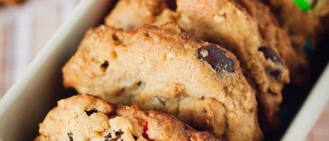 Печенье с изюмом, орехами и M&Ms