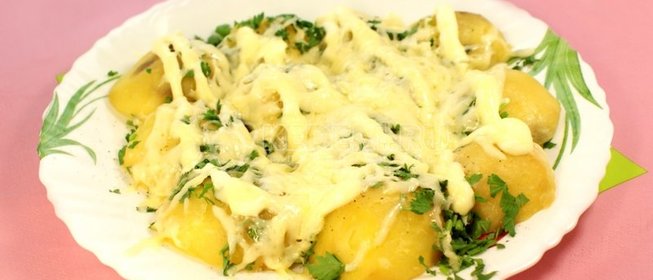 Картофель под плавленным сыром