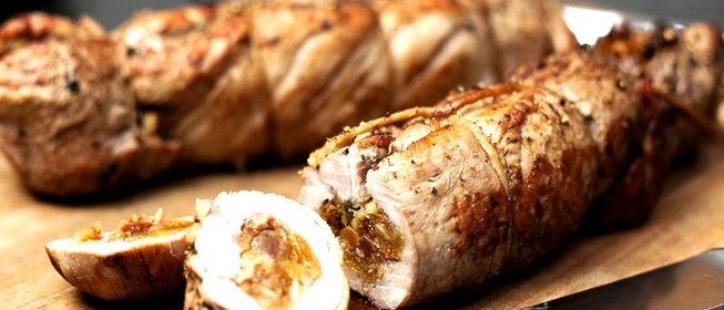 Свинина с фруктово-ягодной начинкой