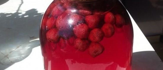 Компот из клубники на зиму