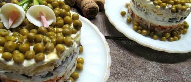 Салат из курицы грибов и редьки