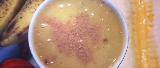 Пряный смузи с бананом, дыней и нектарином