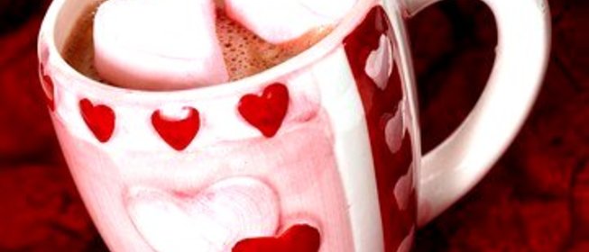 Горячий шоколад с сердцами из маршмеллоу