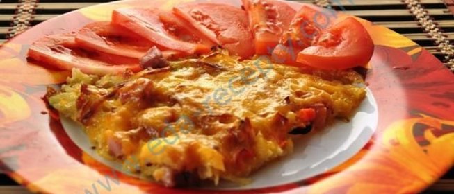 Запеканки из картофеля с овощами и колбасой