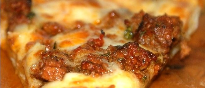 Пицца с фаршем и помидорами