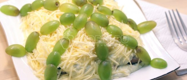 Салат с виноградом и курицей