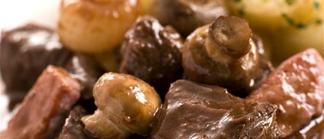 Говядина, тушенная с грибами