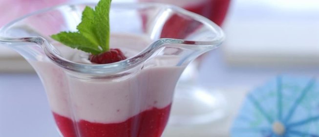 Коктейль из ряженки с малиной