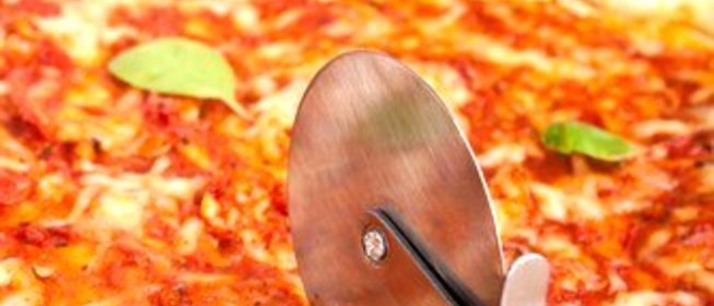 Пицца с бараниной и помидорами