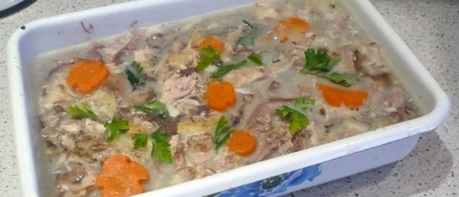 Холодец из говяжьей рульки