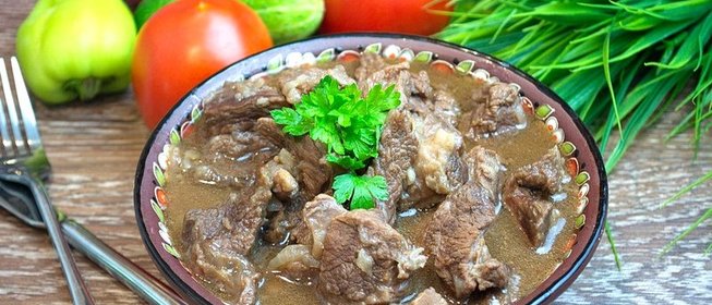 Говядина под соусом в духовке