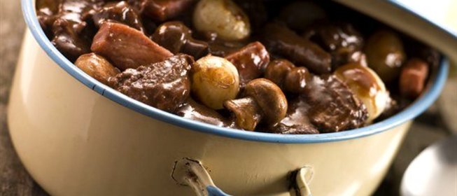Говядина по‑бургундски (Boeuf bourguignon)