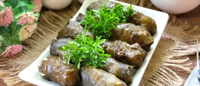 Долма в виноградных листьях