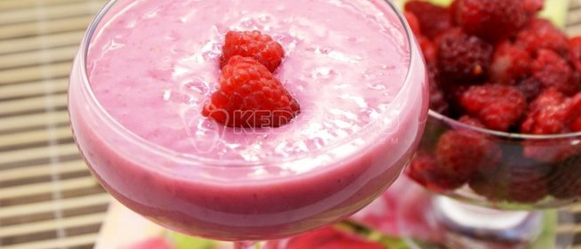 Смузи из малины с йогуртом