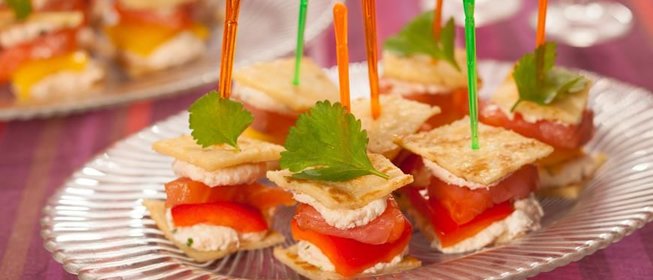 Канапе из блинов с красной рыбой