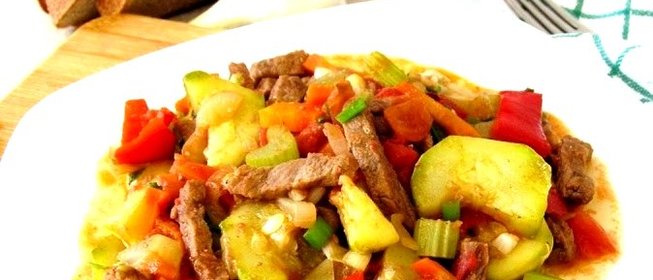 Отварная говядина с овощами