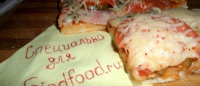 Пицца с беконом и маринованными огурчиками