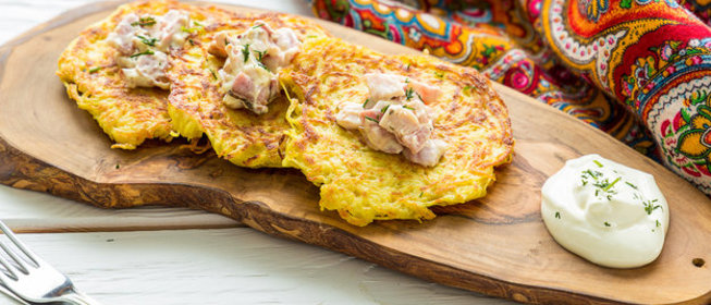 Картофельные драники с сыром и ветчиной