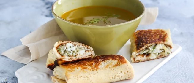 Рыбный бульон с хрустящими блинчиками