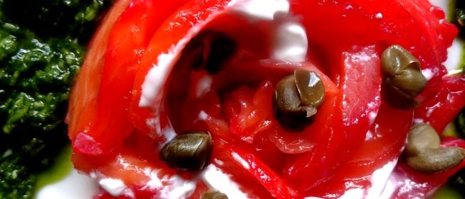 Гравлакс из лосося со свеклой