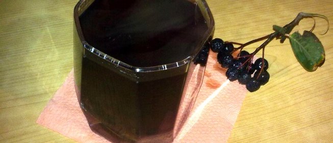 Компот из черноплодной рябины и слив