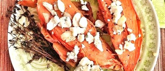 Запеченный сладкий картофель с голубым сыром