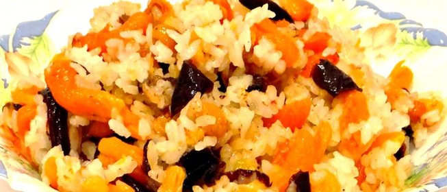 Постный плов с черносливом и курагой