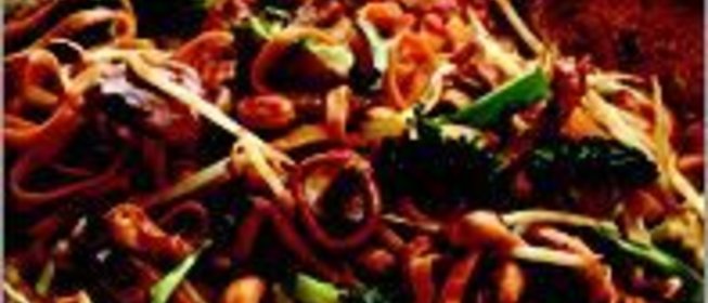 Свинина с лапшой под сладким соусом