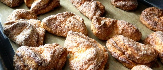 Печенье из творожного теста с медом и корицей