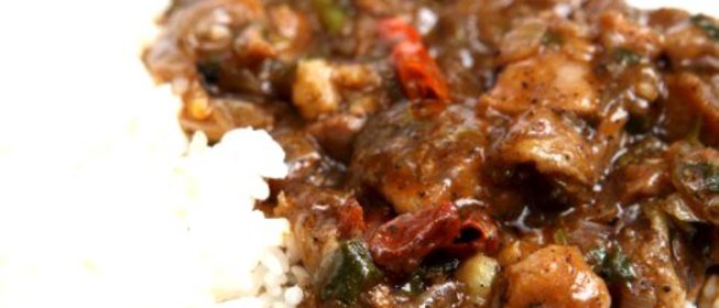 Маринованная тушеная говядина с огурцами