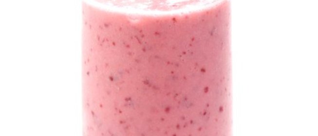 Розовый банановый смузи