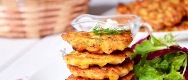 Оладьи из курицы и кукурузы