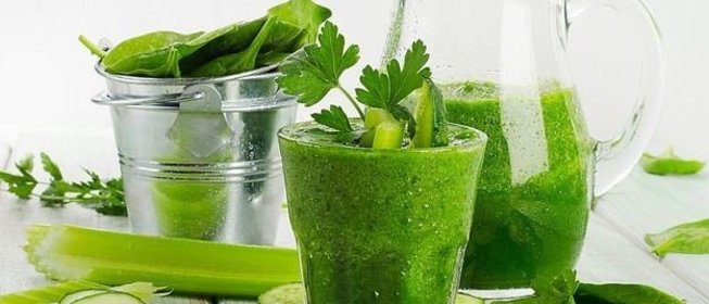 Огуречный смузи с ананасом и сельдереем