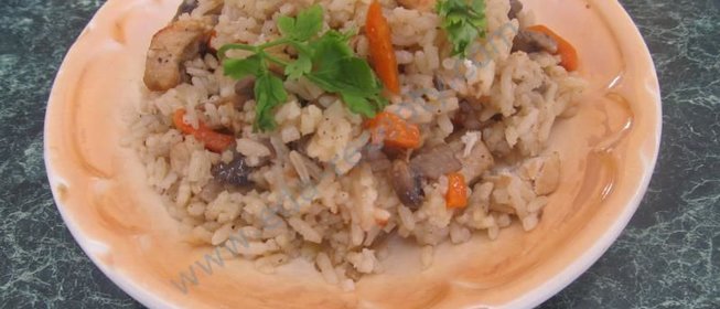 Плов с курицей и грибами