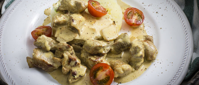 Свинина карри с толченым картофелем