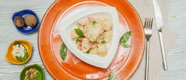 Итальянские картофельные клецки ньокки с ветчиной