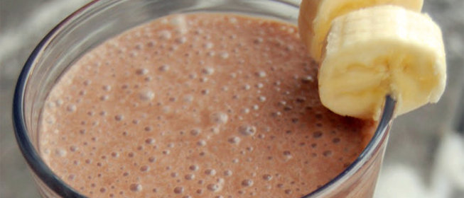 Шоколадно-банановый смузи с миндалем