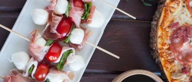 Итальянская закуска на шпажке