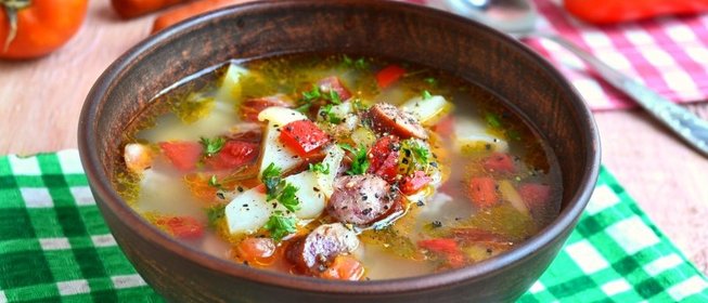 Суп с рисом, овощами и охотничьими колбасками