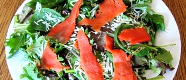 Салат с рыбой и сыром