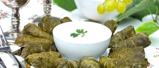 Фарш в виноградных листьях