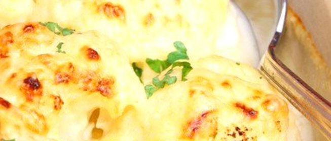 Золотистая цветная капуста с чесноком и пармезаном