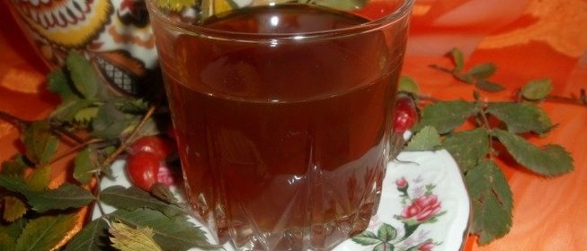 Чай из плодов шиповника с мелиссой