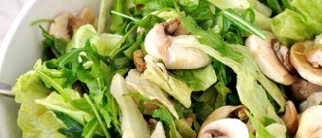 Грибной салат с латуком и тимьяном
