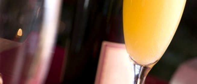 Коктейль из просекко с водкой и лимонным шербетом (Sgroppino)