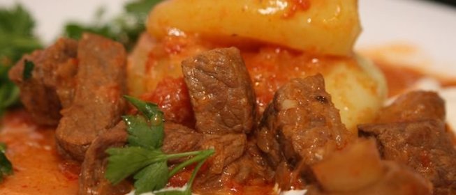 Тушеная свинина с овощами на сковороде